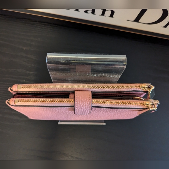 Michael Kors - Pink Wristlet - Phone Holder - Picture 5 of 11